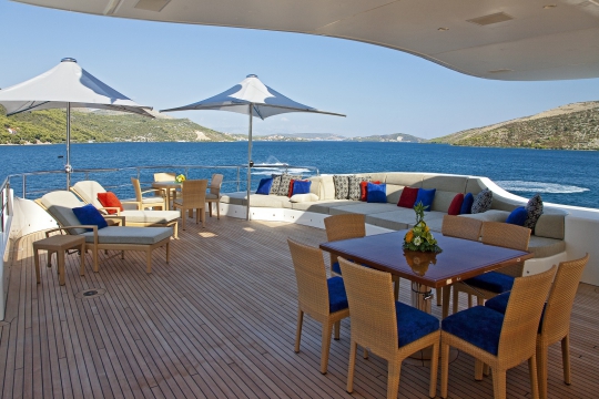 Motor Yacht Mary-Jean II Isa for charter - sundeck 1