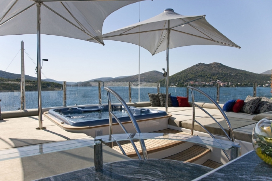 Motor Yacht Mary-Jean II Isa for charter - sundeck jacuzzi