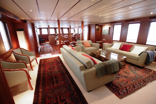 Motor Yacht Northern Sun for charter - main salon and piano room