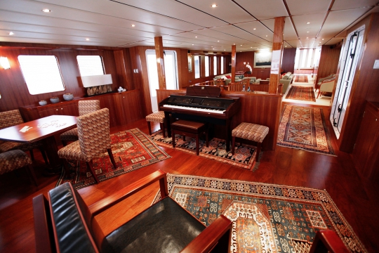 Motor Yacht Northern Sun for charter - main salon