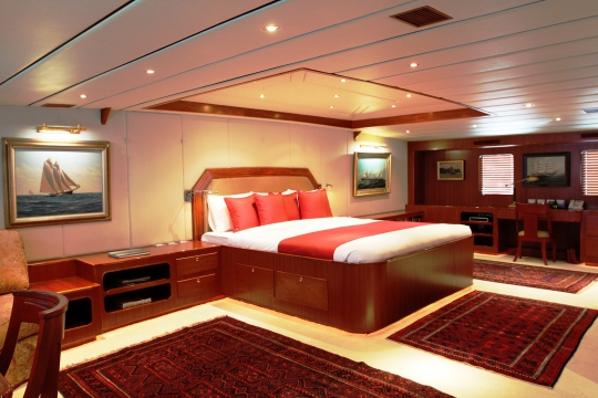 Motor Yacht Northern Sun for charter - master cabin 1