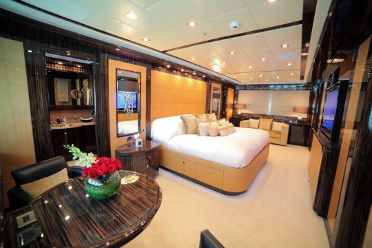 Motor Yacht Al Asmakh for sale - master cabin