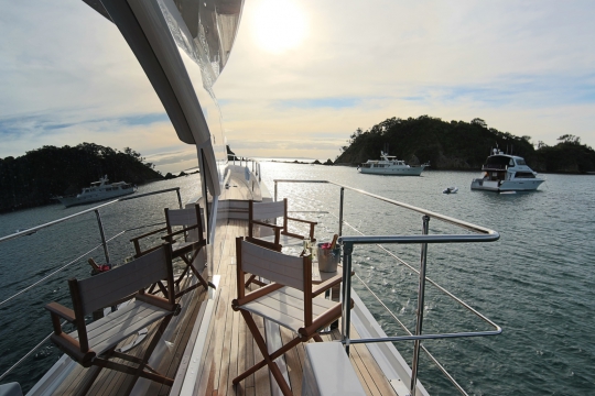 Motor Yacht Estel - side deck