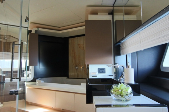 Motor Yacht Estel - master bathroom