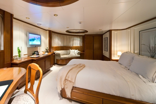Motor Yacht Seawolf - master cabin.jpg