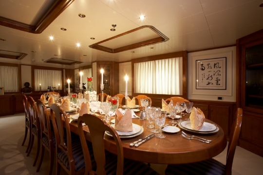 Motor Yacht Seawolf - dining room