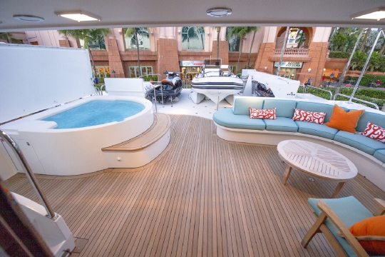 Motor Yacht Serengeti - jacuzzi