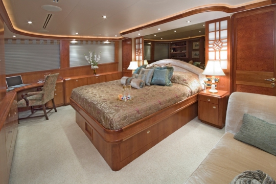 Motor Yacht Serengeti - master cabin