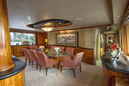 Motor Yacht Serengeti - dining room
