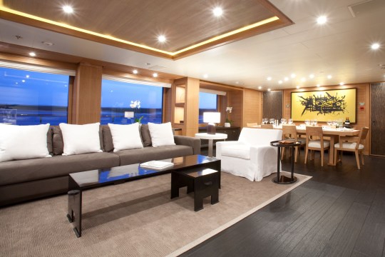 Motor Yacht Spirit - main saloon