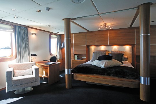 Motor Yacht Sherakhan - guest cabin 2