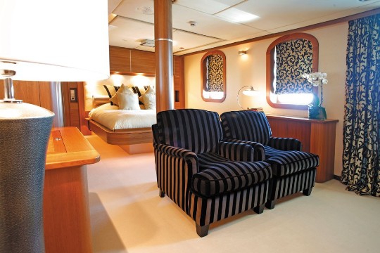 Motor Yacht Sherakhan - guest cabin