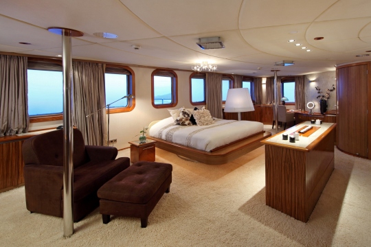Motor Yacht Sherakhan - master cabin