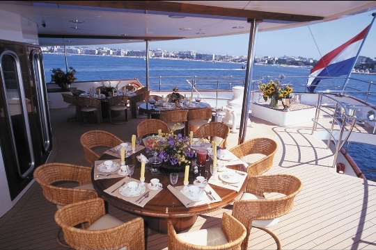 Motor Yacht Sherakhan - deck dining