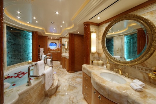 Motor Yacht Capri Lurssen for charter - master bathroom