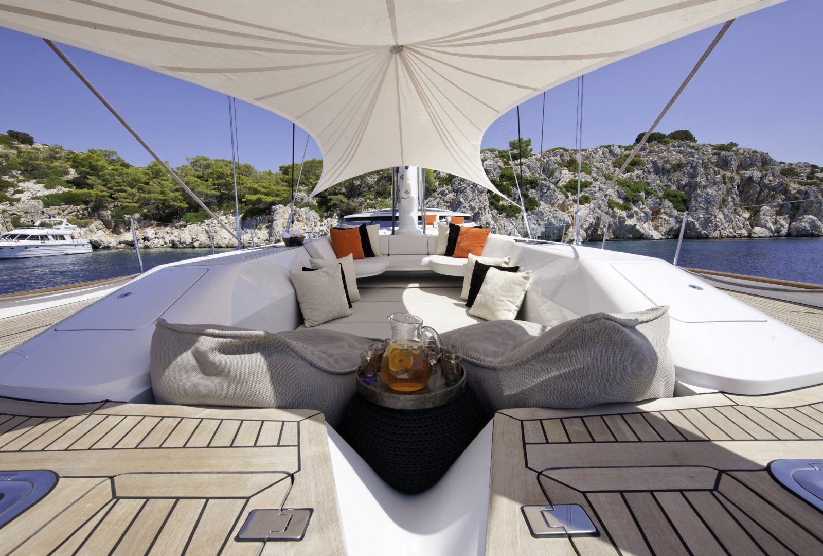 destination yachts top deck