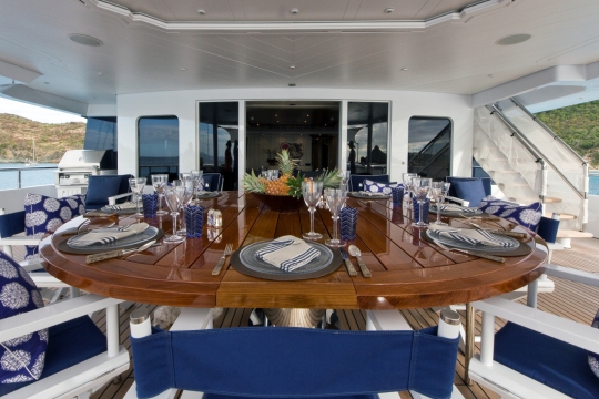 Motor Yacht Ultima III - luncheon