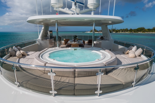 Motor Yacht W - sundeck jacuzzi