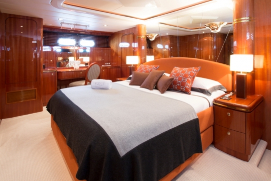 Motor Yacht Vogue - master cabin