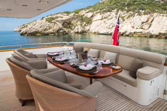 Motor Yacht Vogue - aft deck dining