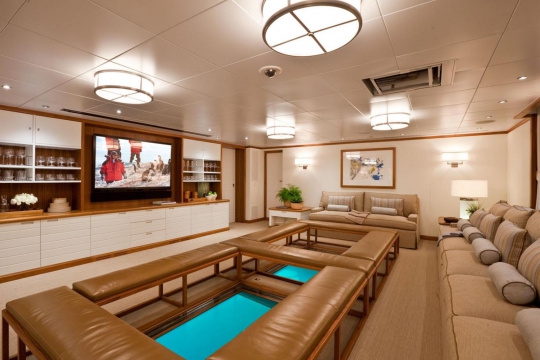 Motor Yacht SuRi - media lounge