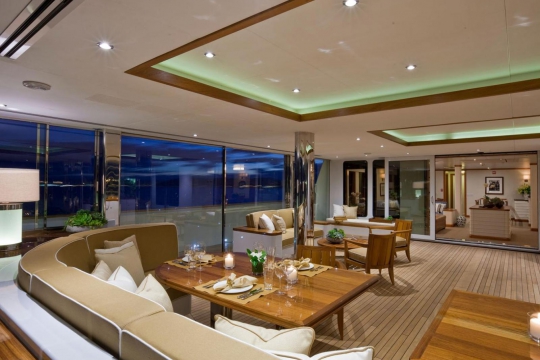 Motor Yacht SuRi - glass house