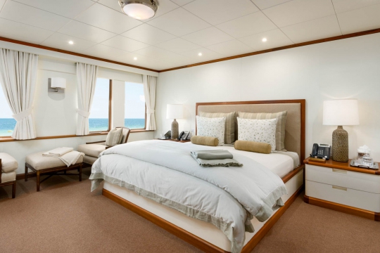 Motor Yacht SuRi - master stateroom