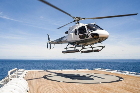 Motor Yacht SuRi - helicopter