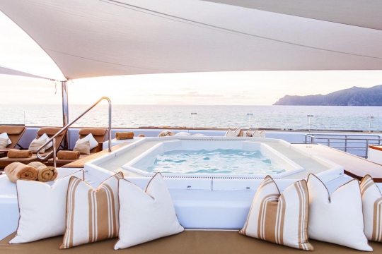 Motor Yacht SuRi - jacuzzi