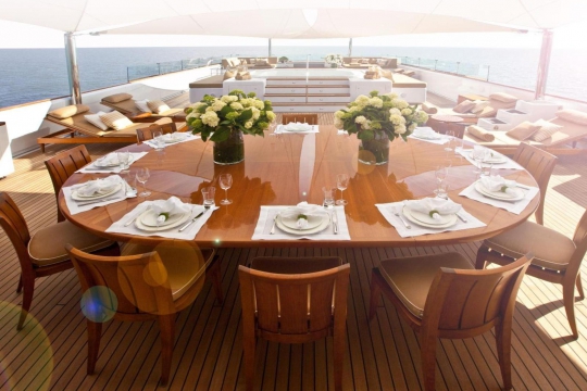 Motor Yacht SuRi - alfresco dining
