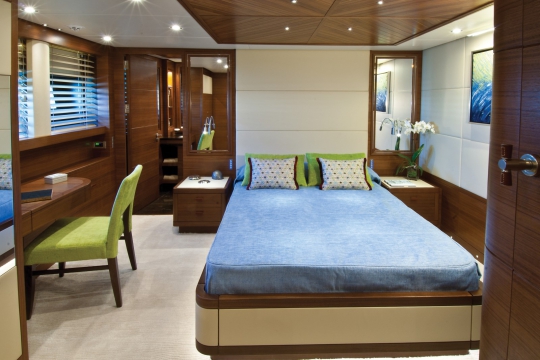 Motor Yacht Balista Cantieri di Pisa for charter - vip cabin