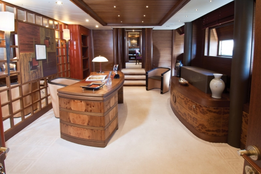 Motor Yacht Balista Cantieri di Pisa for charter - owner office