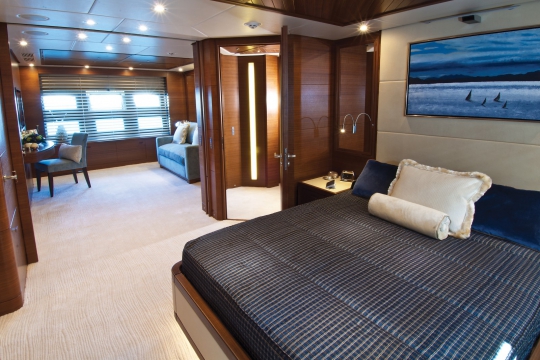 Motor Yacht Balista Cantieri di Pisa for charter - vip suite