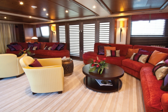 Motor Yacht Balista Cantieri di Pisa for charter - upper saloon