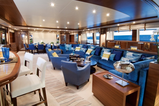 Motor Yacht Balista Cantieri di Pisa for charter - main saloon