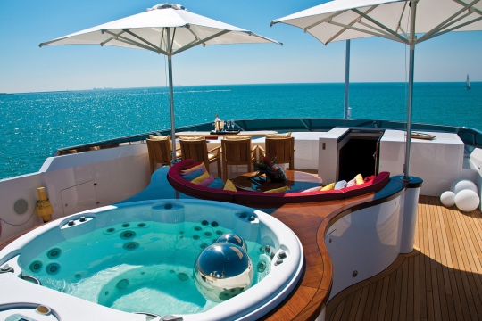 Motor Yacht Balista Cantieri di Pisa for charter - sundeck