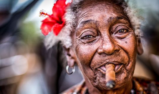 Cuba - old cuban lady cigar.jpg