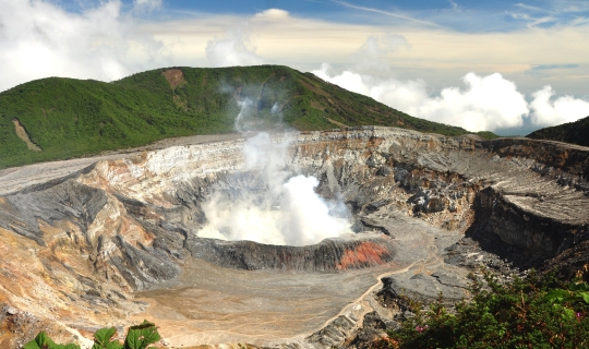 Costa Rica - volcano Costa Rica.jpg