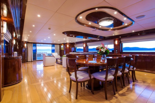 Silentworld - main saloon looking aft