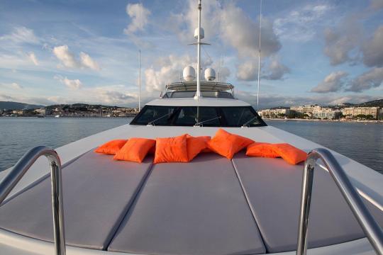 Motor Yacht Falcon 102 for sale - forward sunbathing area