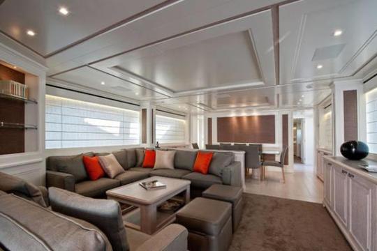 Motor Yacht SD92 for sale - saloon