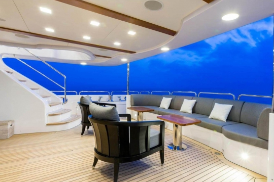 Benetti Edesia - Benetti Edesia yacht for sale - main deck aft 2.jpg