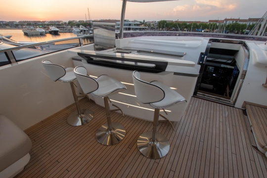 Princess 30M - Princess 30M Kohuba yacht for sale - flybridge bar.jpg