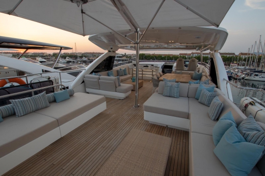 Princess 30M - Princess 30M Kohuba yacht for sale - flybridge.jpg