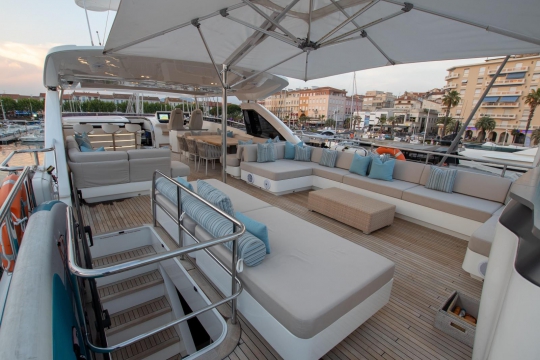 Princess 30M - Princess 30M Kohuba yacht for sale - flybridge seating.jpg