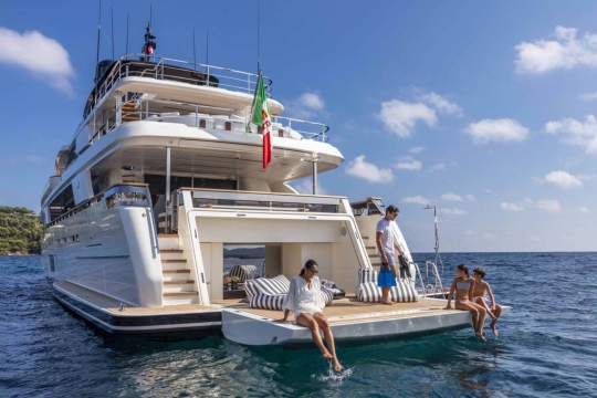 Custom Line Navetta 42 - Custom Line 42 yacht for sale - beach club.jpg