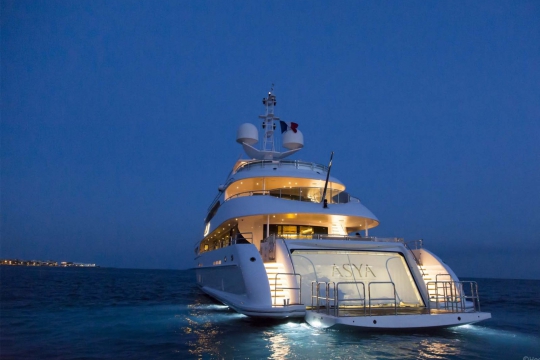 Heesen 47 - Heesen yacht for sale at swim platform.jpg