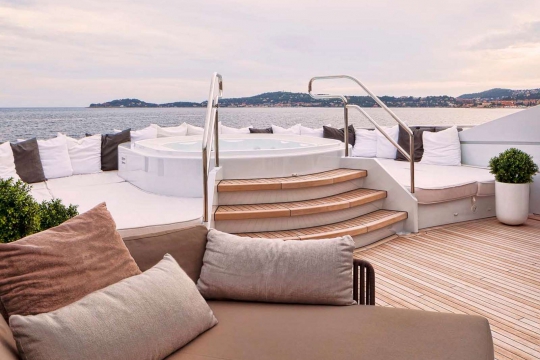 Heesen Como - Como Heesen yacht for sale - sundeck jacuzzi.jpg