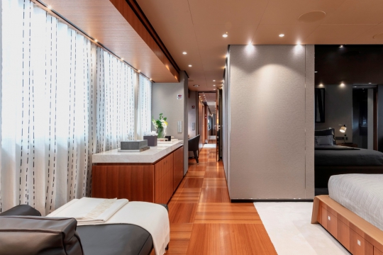 Heesen Como - Como Heesen yacht for sale - Owner's stateroom
