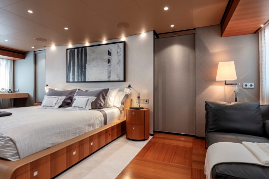 Heesen Como - Como Heesen yacht for sale - master stateroom